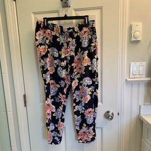 Old navy floral Cropped pants